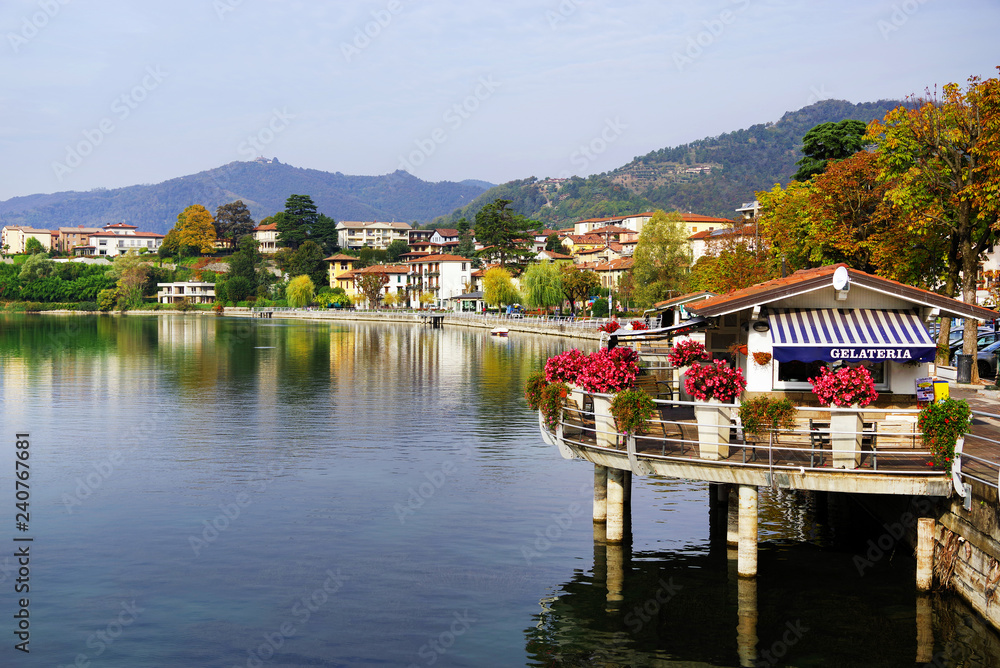 Φωτογραφία Sarnico Resort on the shore of Iseo Lake, Italy, Europe