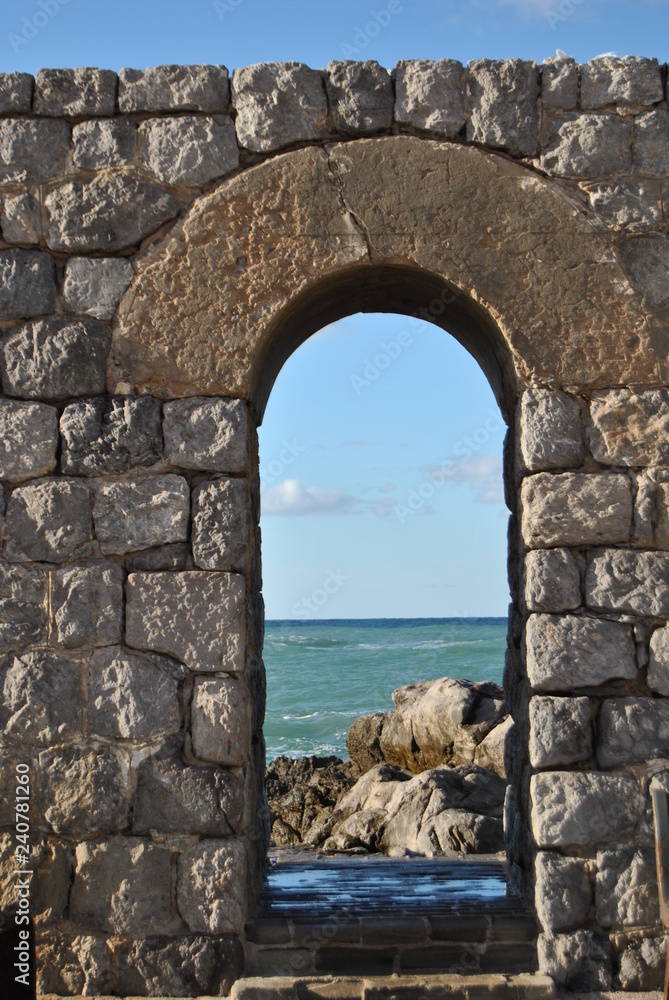 Arco sul mare