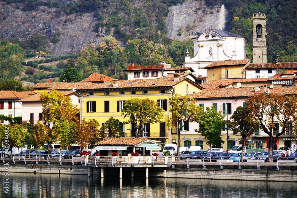 Φωτογραφία Sarnico Resort on the shore of Iseo Lake, Italy, Europe