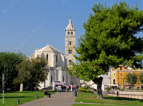 la Cattedrale di Barletta; abside e campanile photo