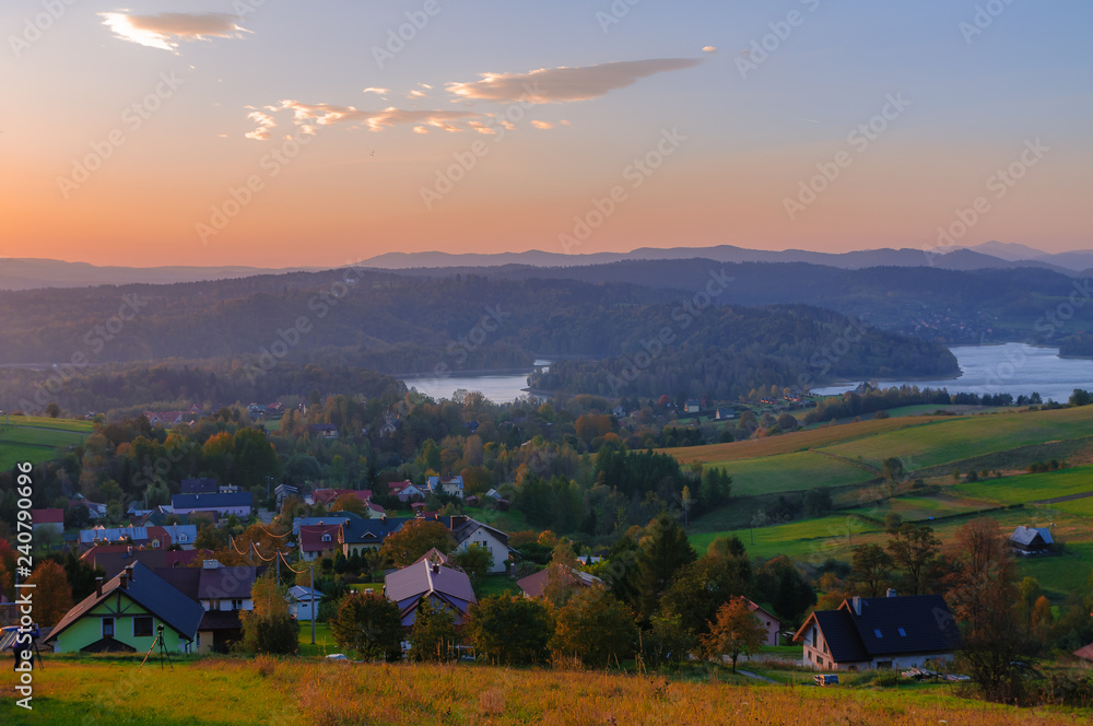 Obraz premium Polanczyk, Bieszczady Mountains, Poland: Sun rising over Solina Lake. Views from near hill.