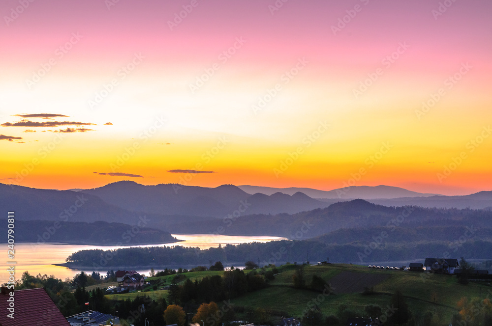 Obraz premium Polanczyk, Bieszczady Mountains, Poland: Sun rising over Solina Lake. Views from near hill.