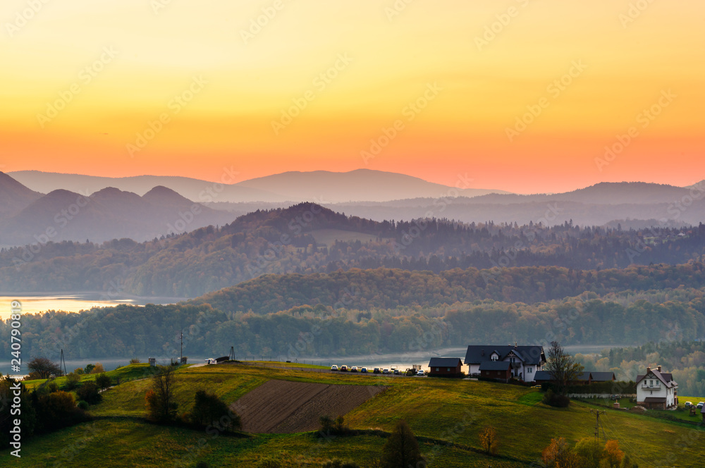 Obraz premium Polanczyk, Bieszczady Mountains, Poland: Sun rising over Solina Lake. Views from near hill.