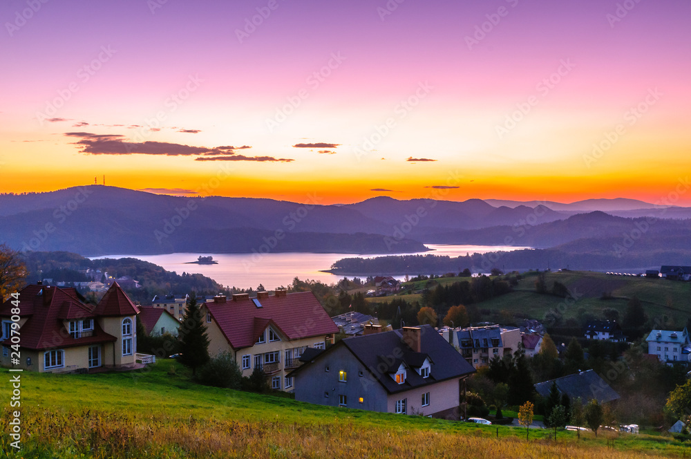Obraz premium Polanczyk, Bieszczady Mountains, Poland: Sun rising over Solina Lake. Views from near hill.