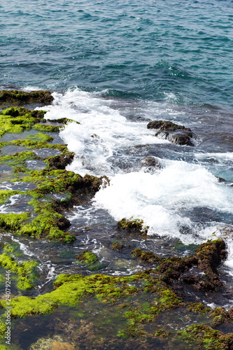waves crashing on rocks © Анна Кубашева