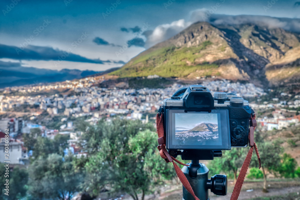 Camera taking a panoramic view of Chefchaouen, (or Chaouen), Morocco - obrazy, fototapety, plakaty 