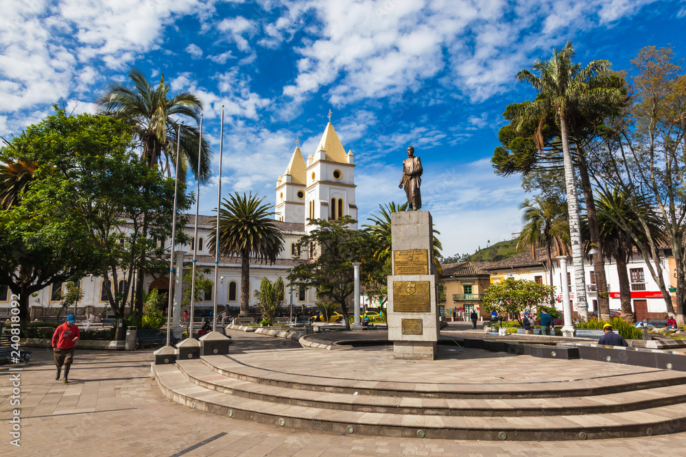 Libertador Simón Bolívar Park, has the church Catedral San Pedro de