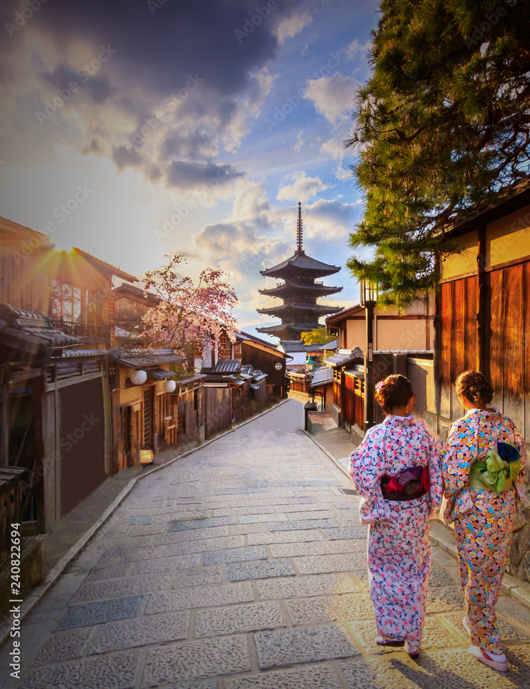 Obraz premium Pagoda Yasaka, gdzie znajduje się punkt orientacyjny Kioto w Japonii.