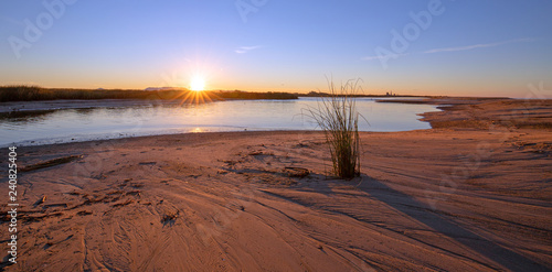 Foto Sunrise reflecting in the Santa Clara river tidal inlet at McGrath State Park in