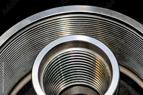 Steel tubes  cylinders with a screw thread.