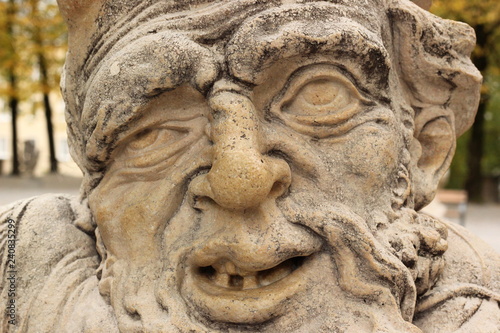 Skulptur: Kopf eines alten Mannes