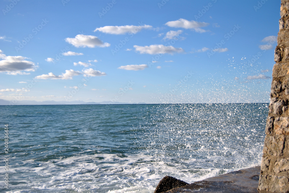 Vista mare con schizzi