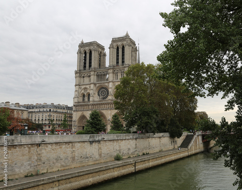 Notre Dame de Paris and Seine River © ChiccoDodiFC