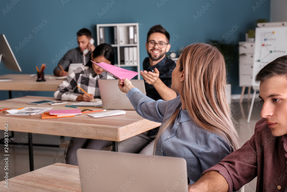 Obraz premium Young people studying at the university