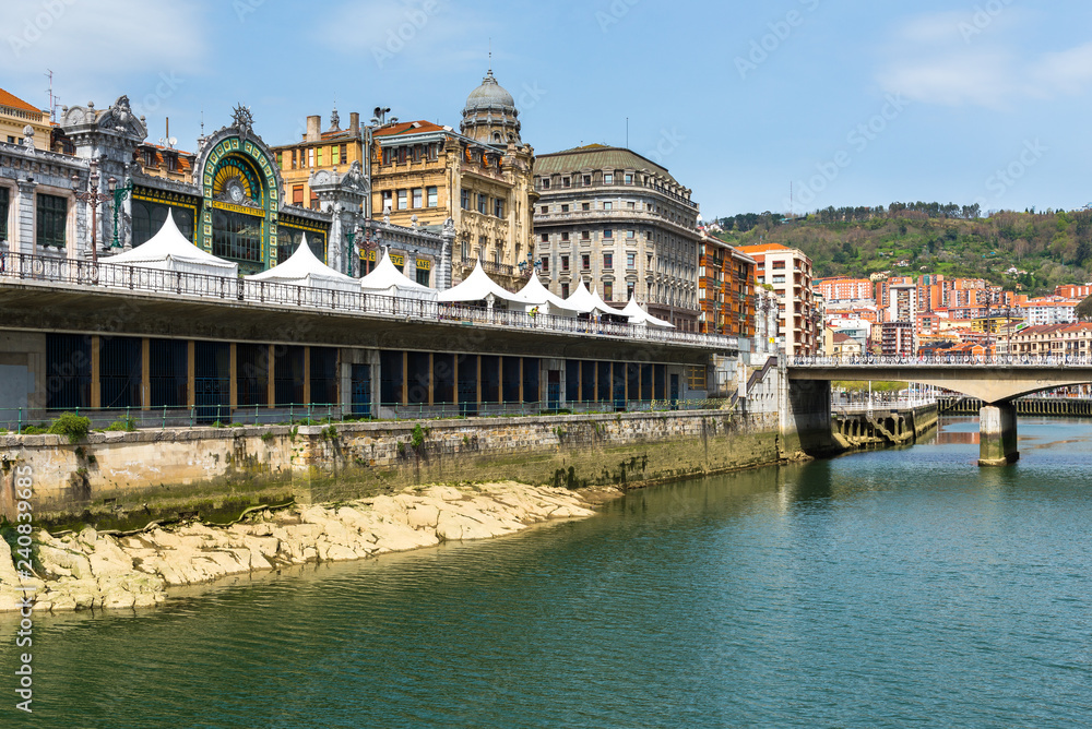 Naklejka premium Nervion river and Abando railway station, Bilbao, Spain