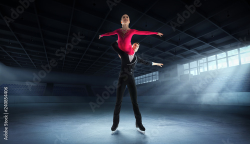 Figure skating couple © VIAR PRO studio