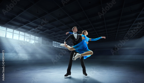 Bilde på lerret Figure skating couple