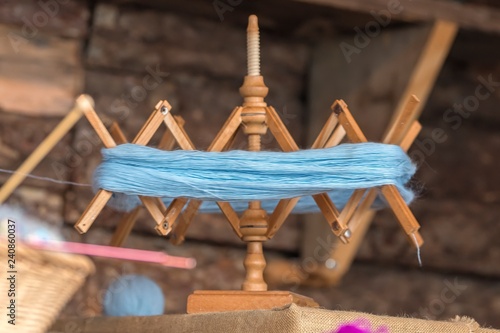 Obraz na plátně old winder of wool