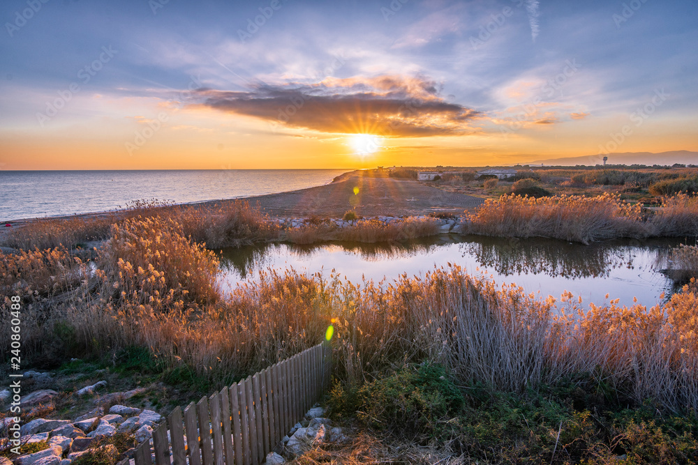 Obraz premium Sunset at the mouth of a river