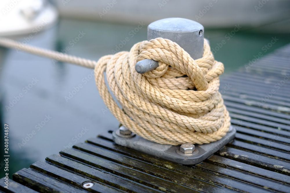 Seemännisch am Poller festgemacht Stock Photo Adobe Stock