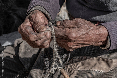 Nepale weaver braiding rope