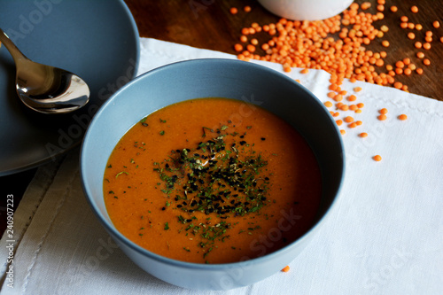 Rote Linsensuppe mit Kreuzkümmel	