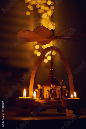 Christmas carolers, star singers as wooden figures