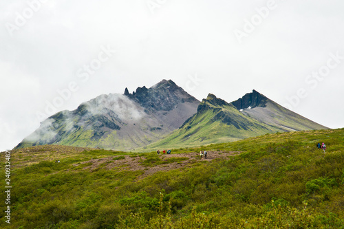 Kleine Nebelbank über dem Vulkan auf Island
