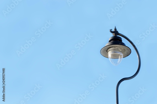 Obraz na płótnie Victorian antique lamp post and large bulb lantern black and blue sky