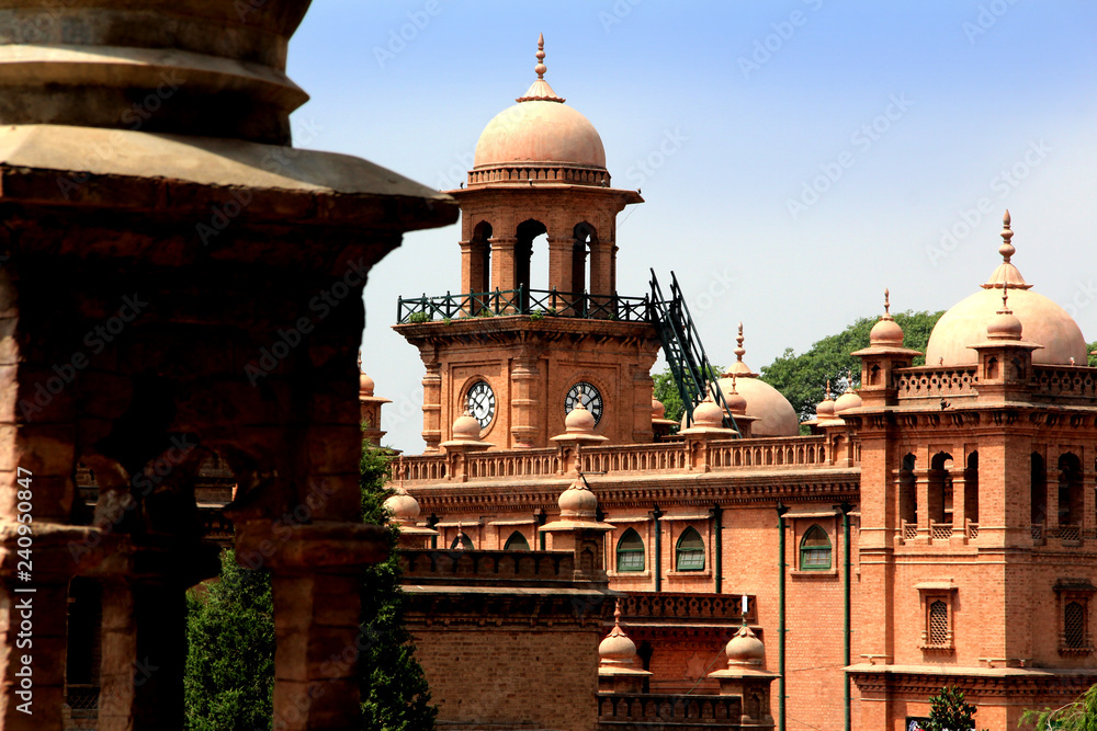 Islamia College Peshawar, Islamic and Victorian Architecture