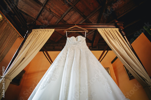 wedding dress © Dennis