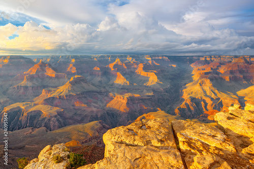 Fototapeta Naklejka Na Ścianę i Meble -  Amazing natural geological formation - Grand Canyon in Arizona, Southern Rim.