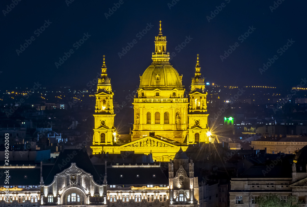 Fototapeta premium St. Stephen's Basilica at night, Budapest, Hungary