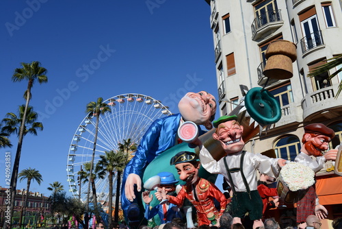 Grosses têtes du carnaval de Nice  photo