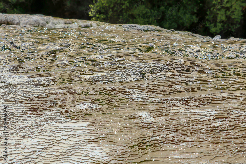 Obraz premium Sediment terraces forming in thermal landscape