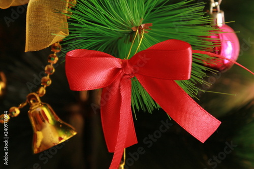 Wallpaper Mural red bow on the cristmas tree  Torontodigital.ca