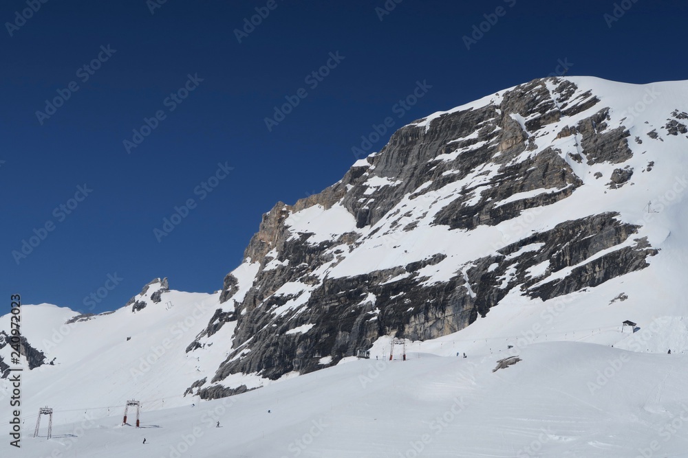 Skigebiet Zugspitzplatt an der Zugspitze an der Grenze von Deutschland und Österreich