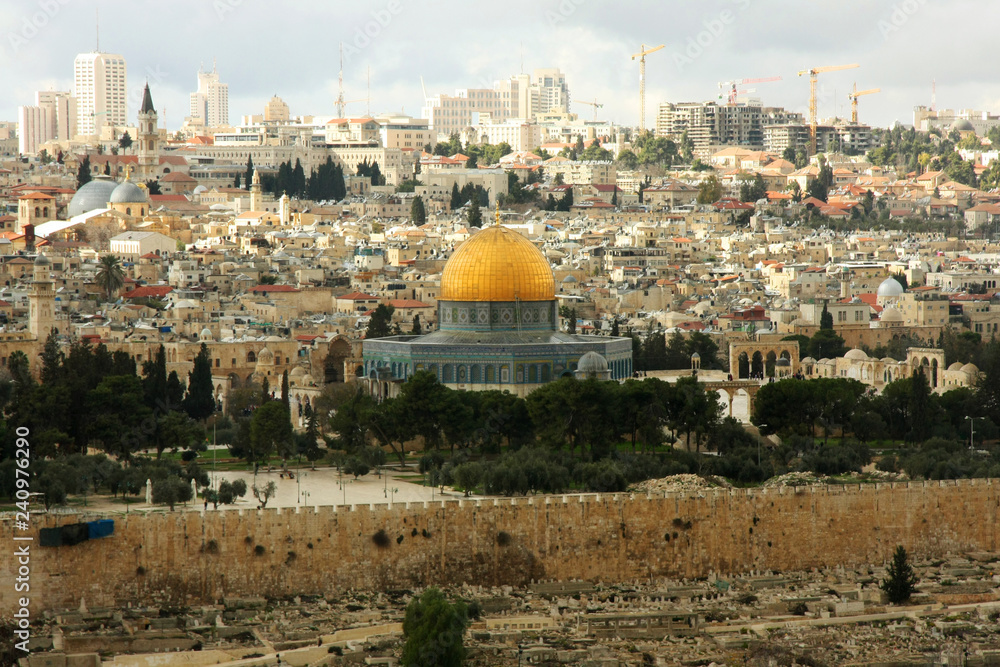 Obraz premium View of Jerusalem from Mount of Olives, the old city