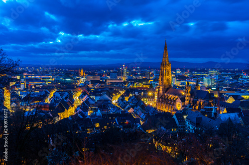 Obraz na płótnie Germany, City lights and skyline of freiburg im Breisgau from above w salonie