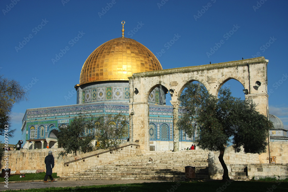 Naklejka premium Mosque of the dome of the rock in Jerusalem.