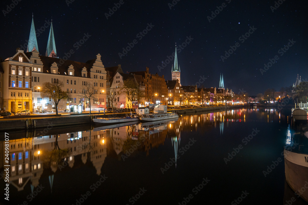 Hansestadt Lübeck bei Nacht