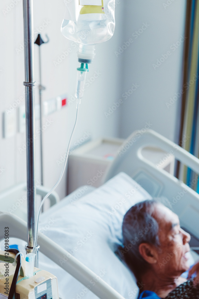 Elderly patients in hospital bed Elderly patients in hospital bed