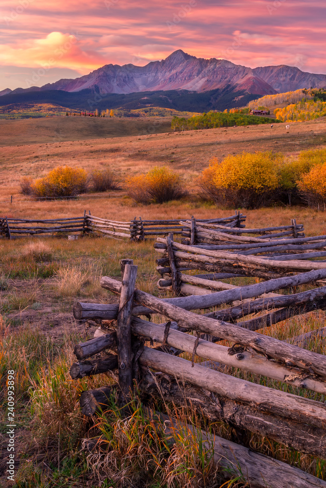 Fototapeta premium Wschód słońca na Wilson Mesa w Telluride Colorado