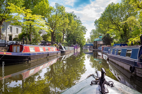 Photography Narrowboat travelling past the houseboats in Little Venice on the Regent's Canal