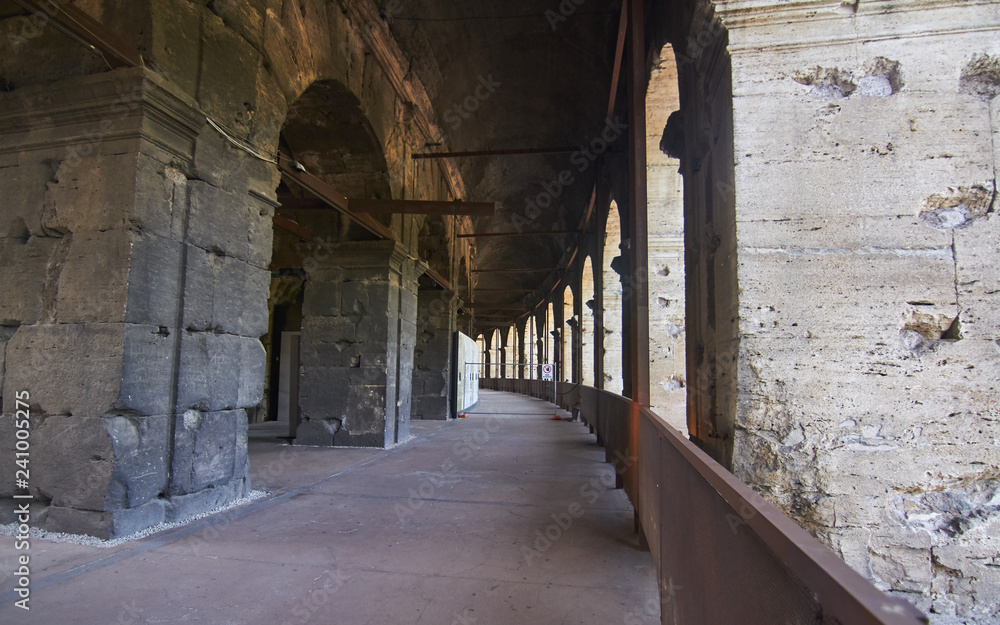 Obraz premium Perspective of inside Coliseum