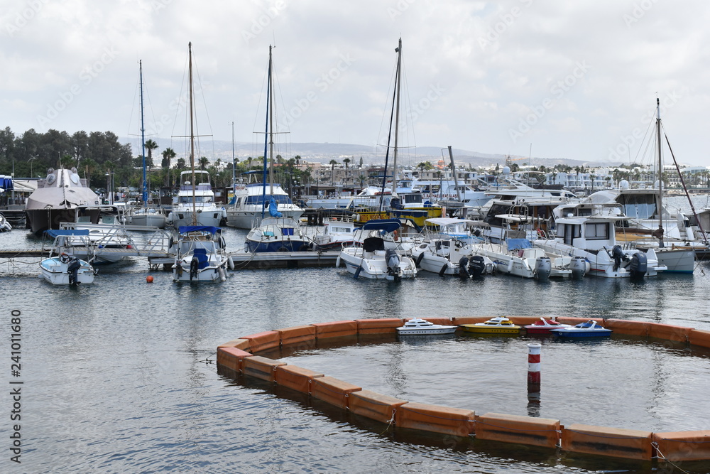 Fototapeta premium boats in the harbor