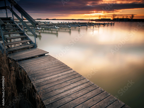 Rust am See Sonnenaufgang in der Bucht