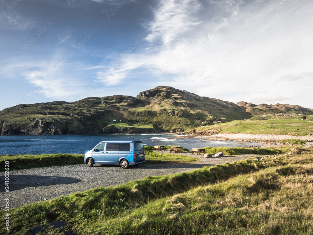 Fototapeta premium Campervan Surfbus in Sligo County Donegall am Wild Atlantic Highway