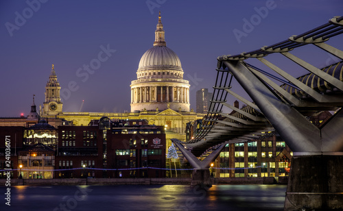 Fototapeta Naklejka Na Ścianę i Meble -  St Paul's Cathedral and Millennium Footbridge over the Thames