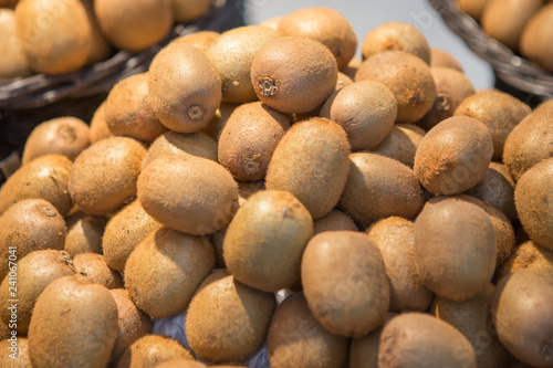 Many kiwifruit in supermarkets